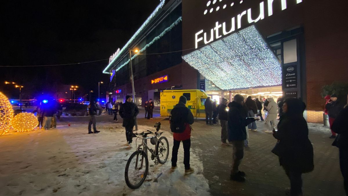 Cizinec v Hradci Králové útočil teleskopickým obuškem a sekáčkem